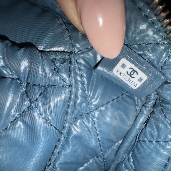 Chanel Quilted Blue Leather Cosmetic Pouch CC Logo Rare Color - Picture 8 of 11